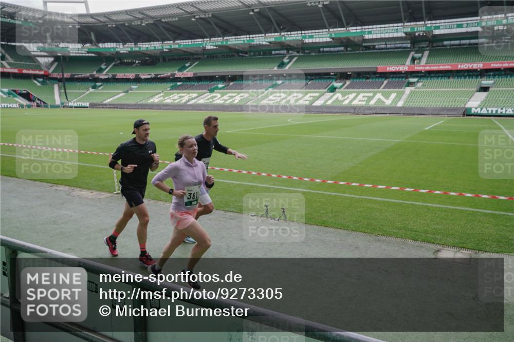 05.10.2025 - 20. swb-Marathon Bremen Michael Burmester http://msf.ph/oto/9273305 05.10.2025 12:48:24 Laufen im Stadion 492, 564, 1370, 1526, 1607, 1642, 1646, 1724, 2241, 2360, 2643, 2974, 3320, 3324, 3768, 3819, 4353, 5103, 5264, 5786, 5918, 6251, 6632, 6804, 7492, 7735, 7831, 7900, 8244, 8687, 8729, 8897, 8923, 8932, 344, 346, 442, 564, 656, 770, 1205, 2472, 2482, 2613, 2656, 2872, 3061, 4215, 4255, 4291, 4313, 5656, 5831, 7070, 7170, 7176 meine-sportfotos.de
