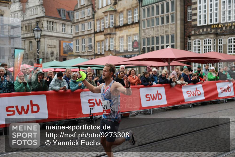 05.10.2025 - 20. swb-Marathon Bremen Yannick Fuchs http://msf.ph/oto/9273308 05.10.2025 12:22:13 Ziel 485 meine-sportfotos.de