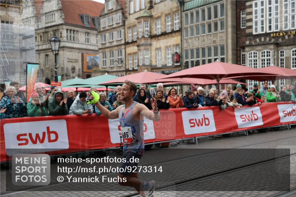 05.10.2025 - 20. swb-Marathon Bremen Yannick Fuchs http://msf.ph/oto/9273314 05.10.2025 12:22:13 Ziel 485 meine-sportfotos.de