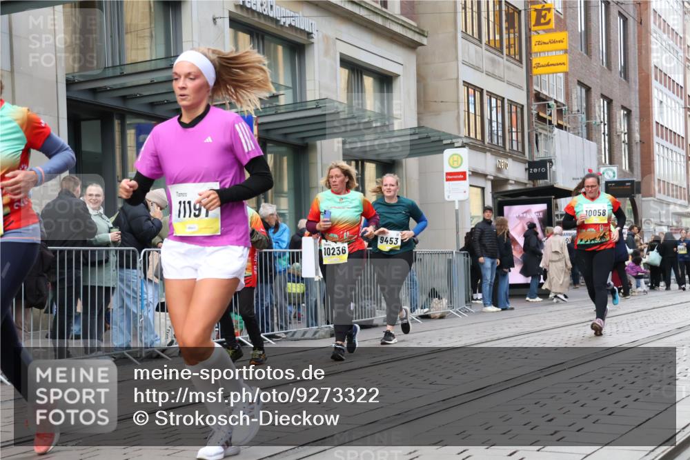 05.10.2025 - 20. swb-Marathon Bremen Strokosch-Dieckow http://msf.ph/oto/9273322 05.10.2025 11:11:14 Ziel 9453, 9680, 9999, 10058, 10235, 10236, 10264, 10320, 10333, 11030, 11083, 11172, 11191, 9453, 9680, 9999, 10058, 10235, 10236, 10264, 10320, 10333, 11030, 11083, 11172, 11191 meine-sportfotos.de