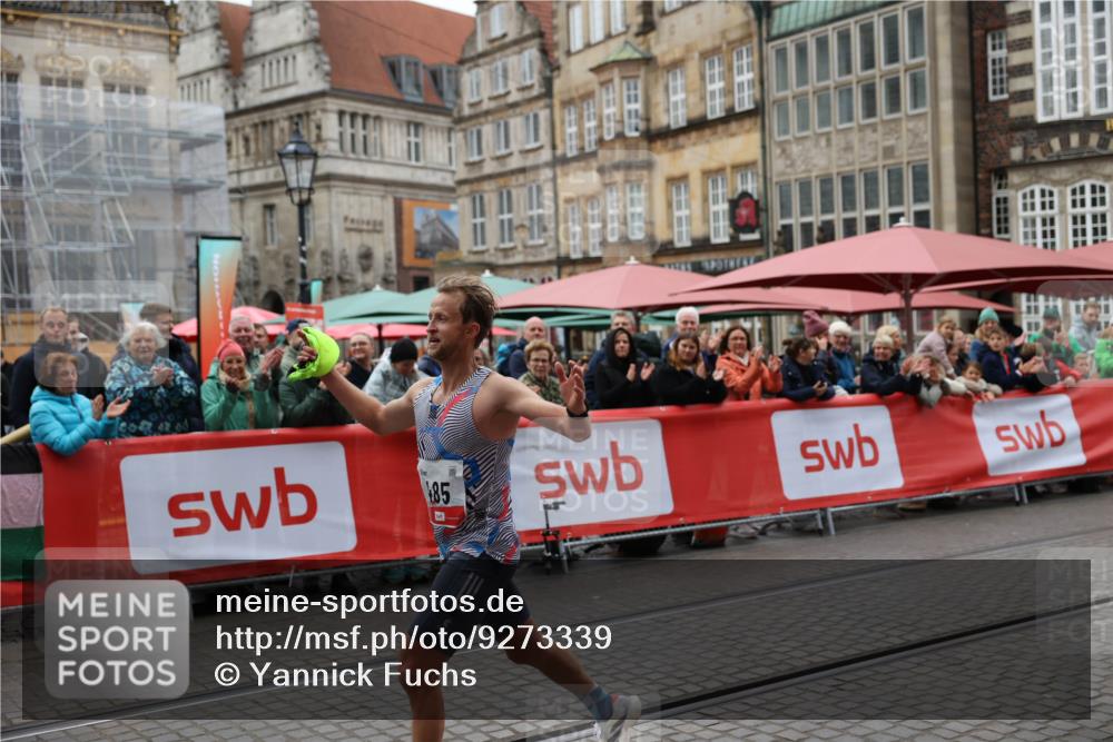 05.10.2025 - 20. swb-Marathon Bremen Yannick Fuchs http://msf.ph/oto/9273339 05.10.2025 12:22:13 Ziel 485 meine-sportfotos.de