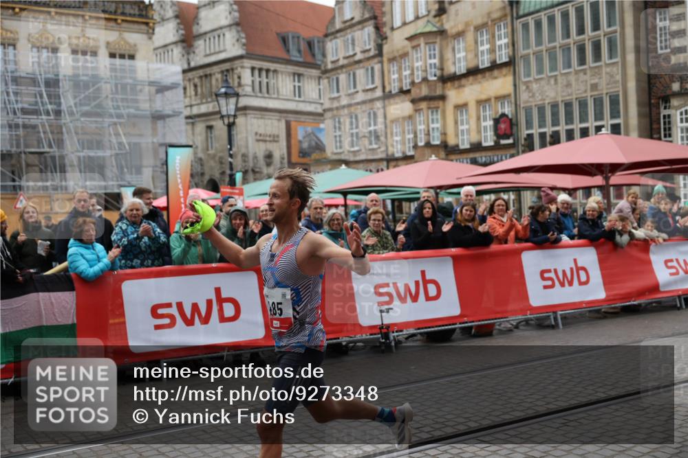 05.10.2025 - 20. swb-Marathon Bremen Yannick Fuchs http://msf.ph/oto/9273348 05.10.2025 12:22:13 Ziel 485 meine-sportfotos.de