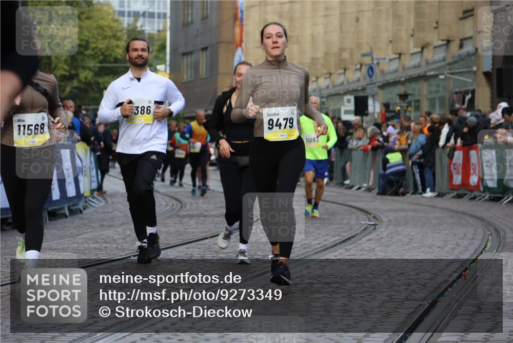 05.10.2025 - 20. swb-Marathon Bremen Strokosch-Dieckow http://msf.ph/oto/9273349 05.10.2025 11:11:15 Ziel 9011, 9264, 9273, 9386, 9479, 9836, 9837, 10183, 10614, 11158, 11568, 11578, 11580 meine-sportfotos.de