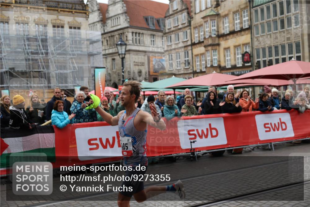 05.10.2025 - 20. swb-Marathon Bremen Yannick Fuchs http://msf.ph/oto/9273355 05.10.2025 12:22:13 Ziel 485 meine-sportfotos.de
