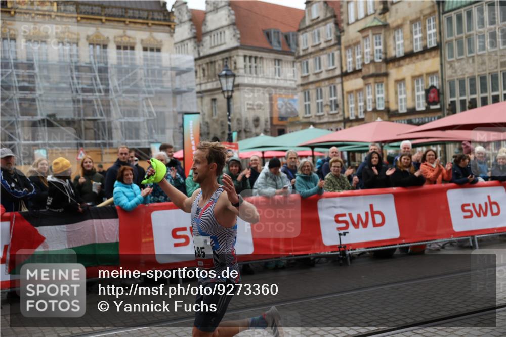 05.10.2025 - 20. swb-Marathon Bremen Yannick Fuchs http://msf.ph/oto/9273360 05.10.2025 12:22:13 Ziel 485 meine-sportfotos.de
