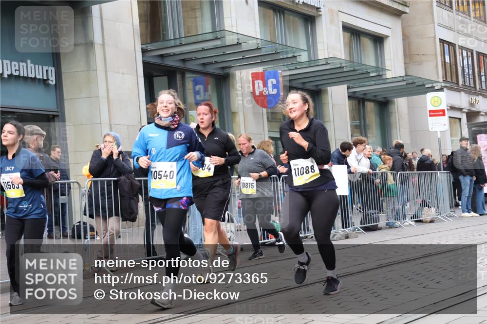 05.10.2025 - 20. swb-Marathon Bremen Strokosch-Dieckow http://msf.ph/oto/9273365 05.10.2025 11:11:27 Ziel 7007, 9420, 9453, 9648, 9680, 9784, 9999, 10058, 10235, 10236, 10264, 10333, 10540, 10815, 10839, 11088, 11172, 11191, 11215, 11563, 7007, 9420, 9453, 9648, 9680, 9784, 9999, 10058, 10235, 10236, 10264, 10333, 10540, 10815, 10839, 11088, 11172, 11191, 11215, 11563 meine-sportfotos.de