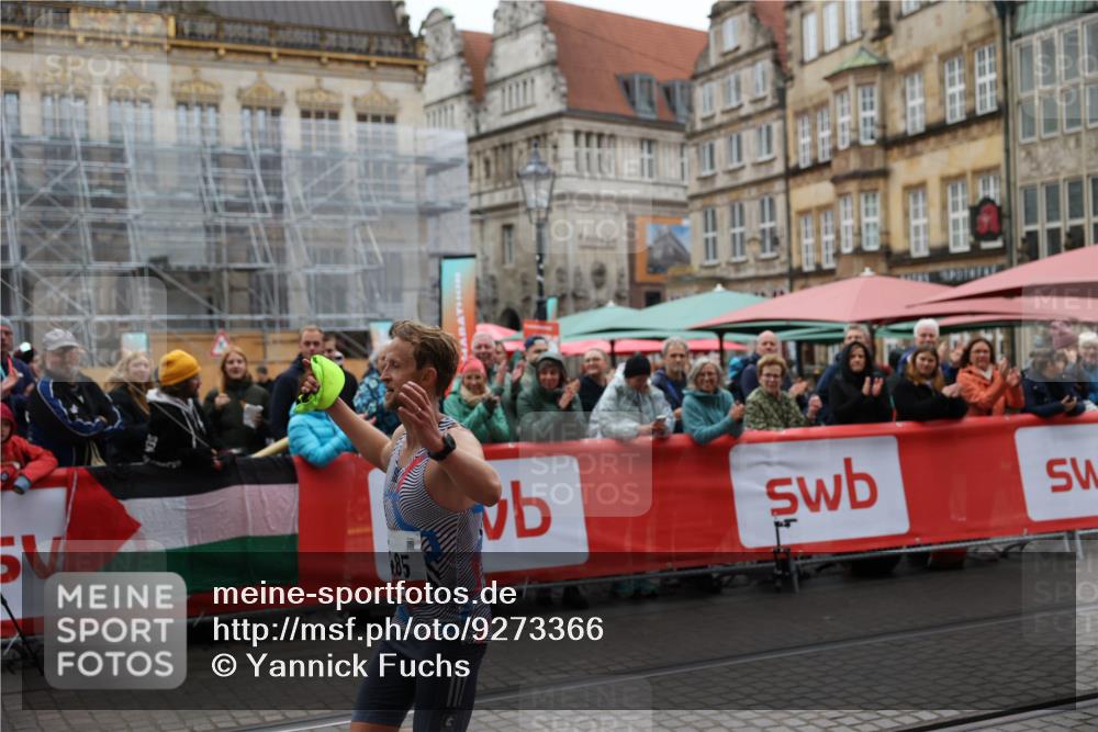 05.10.2025 - 20. swb-Marathon Bremen Yannick Fuchs http://msf.ph/oto/9273366 05.10.2025 12:22:13 Ziel 485 meine-sportfotos.de