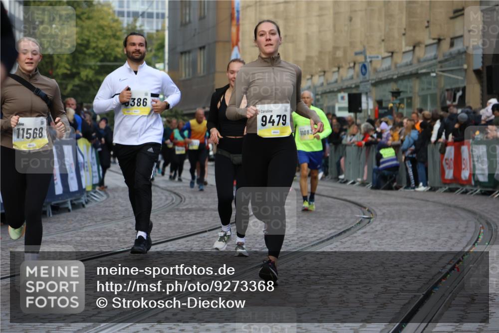 05.10.2025 - 20. swb-Marathon Bremen Strokosch-Dieckow http://msf.ph/oto/9273368 05.10.2025 11:11:16 Ziel 9011, 9264, 9273, 9386, 9479, 10183, 10614, 11158, 11568, 11578, 11580 meine-sportfotos.de