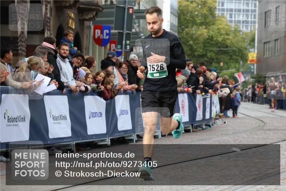 05.10.2025 - 20. swb-Marathon Bremen Strokosch-Dieckow http://msf.ph/oto/9273405 05.10.2025 13:03:19 Ziel 7526 meine-sportfotos.de