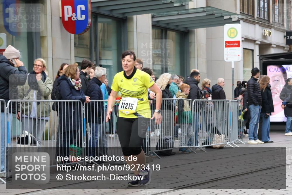 05.10.2025 - 20. swb-Marathon Bremen Strokosch-Dieckow http://msf.ph/oto/9273419 05.10.2025 11:11:30 Ziel 7007, 9420, 9648, 9680, 9726, 9784, 9867, 9999, 10058, 10235, 10236, 10333, 10540, 10815, 10839, 10849, 11088, 11172, 11215, 11563, 7007, 9420, 9648, 9680, 9726, 9784, 9867, 9999, 10058, 10235, 10236, 10333, 10540, 10815, 10839, 10849, 11088, 11172, 11215, 11563 meine-sportfotos.de