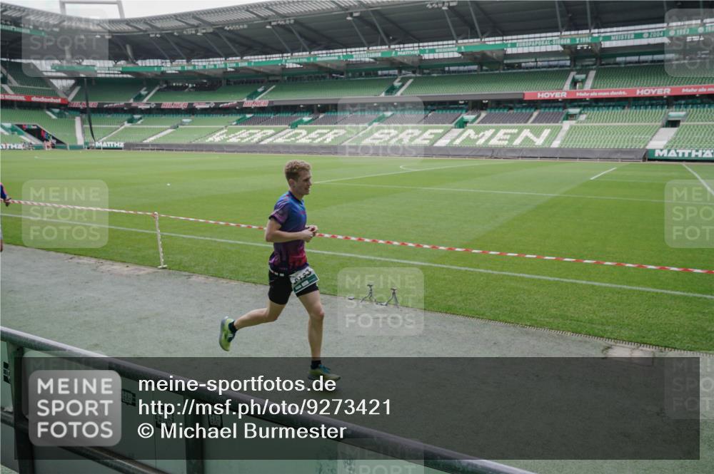 05.10.2025 - 20. swb-Marathon Bremen Michael Burmester http://msf.ph/oto/9273421 05.10.2025 12:48:35 Laufen im Stadion 492, 1195, 1370, 1526, 1607, 1625, 1724, 2241, 2643, 2974, 3320, 3324, 3768, 3819, 4353, 5103, 5264, 5599, 5786, 5918, 6171, 6251, 6463, 6632, 7735, 7831, 7904, 8244, 8507, 8687, 8729, 8897, 8923, 8932, 344, 346, 564, 656, 1205, 1526, 1642, 1646, 2360, 2656, 4291, 4313, 6804, 7176, 7492, 7900 meine-sportfotos.de