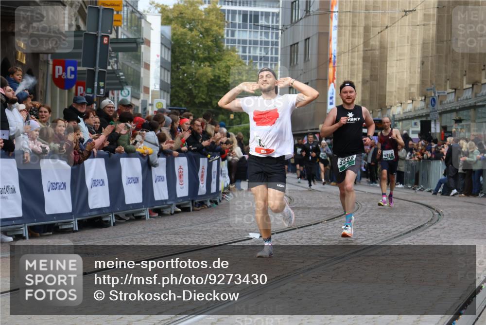 05.10.2025 - 20. swb-Marathon Bremen Strokosch-Dieckow http://msf.ph/oto/9273430 05.10.2025 13:03:29 Ziel 635, 4786, 5588 meine-sportfotos.de