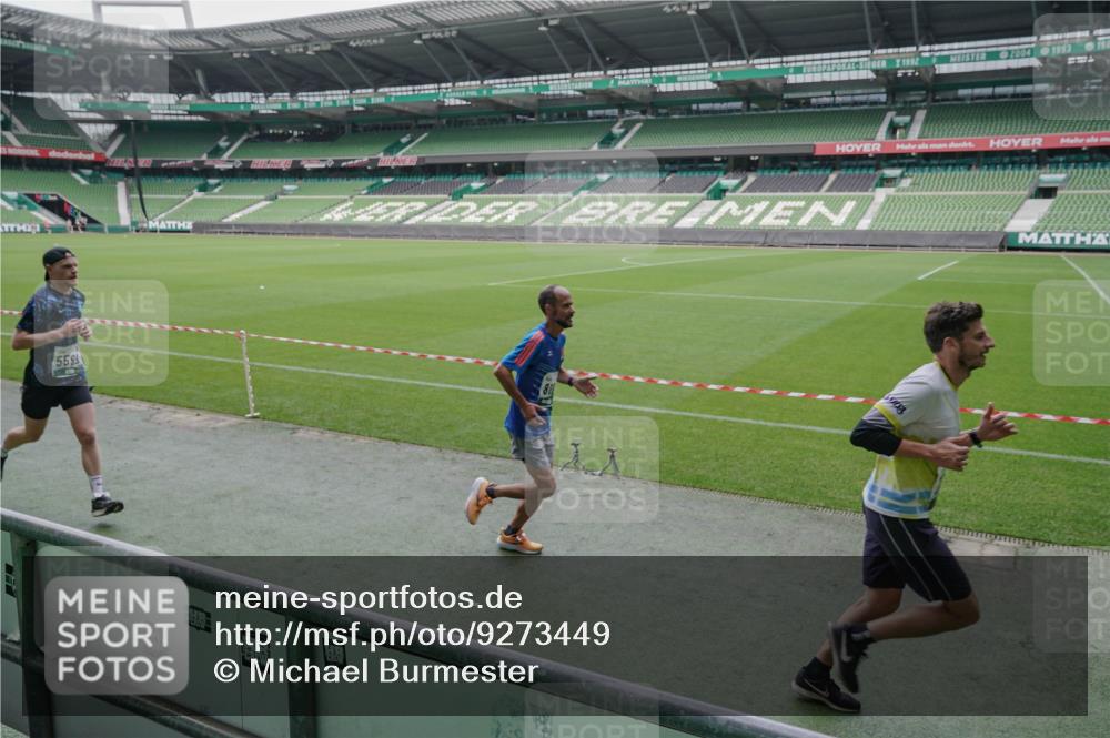 05.10.2025 - 20. swb-Marathon Bremen Michael Burmester http://msf.ph/oto/9273449 05.10.2025 12:48:37 Laufen im Stadion 492, 1195, 1370, 1607, 1625, 1724, 2241, 2643, 2974, 3320, 3324, 3768, 3819, 4353, 5103, 5264, 5599, 5786, 5918, 6171, 6251, 6463, 6632, 7735, 7831, 7904, 8244, 8507, 8687, 8729, 8897, 8923, 8932, 344, 346, 564, 1205, 1526, 1642, 1646, 2360, 2656, 4291, 4313, 6804, 7176, 7492, 7900 meine-sportfotos.de