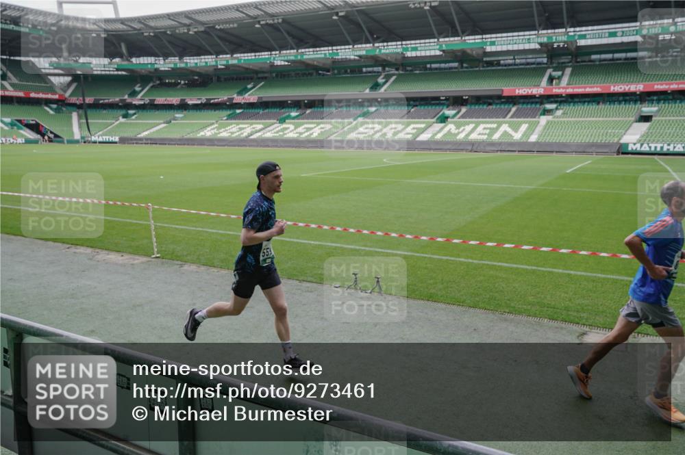 05.10.2025 - 20. swb-Marathon Bremen Michael Burmester http://msf.ph/oto/9273461 05.10.2025 12:48:38 Laufen im Stadion 492, 1195, 1370, 1607, 1625, 1724, 2241, 2643, 2974, 3320, 3324, 3768, 3819, 4353, 5103, 5264, 5599, 5786, 5918, 6171, 6251, 6463, 6632, 7735, 7831, 7904, 8244, 8507, 8630, 8687, 8729, 8897, 8923, 8932, 9114, 344, 564, 1205, 1526, 1642, 1646, 2360, 2656, 4291, 6804, 7176, 7492, 7900 meine-sportfotos.de