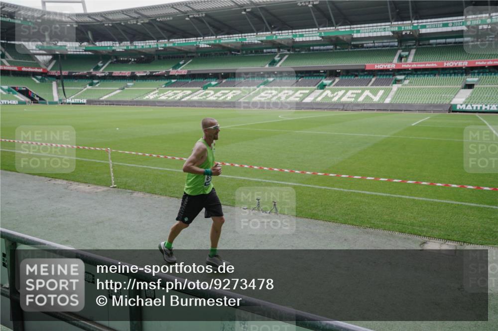 05.10.2025 - 20. swb-Marathon Bremen Michael Burmester http://msf.ph/oto/9273478 05.10.2025 12:48:40 Laufen im Stadion 492, 1195, 1370, 1607, 1625, 1724, 2241, 2643, 2974, 3320, 3324, 3768, 3819, 4353, 5103, 5264, 5599, 5786, 5918, 6171, 6251, 6463, 6632, 7735, 7831, 7904, 8244, 8507, 8630, 8687, 8729, 8897, 8923, 8932, 9114, 564, 1526, 1642, 1646, 2360, 2656, 6804, 7176, 7492, 7900 meine-sportfotos.de