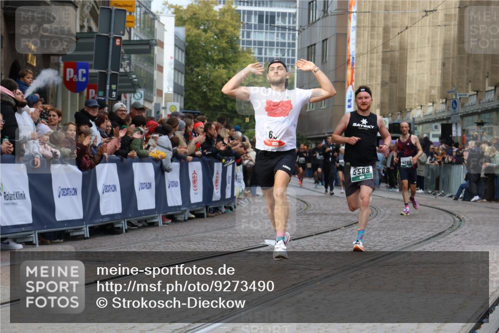 05.10.2025 - 20. swb-Marathon Bremen Strokosch-Dieckow http://msf.ph/oto/9273490 05.10.2025 13:03:30 Ziel 635, 2613, 4786, 5588 meine-sportfotos.de