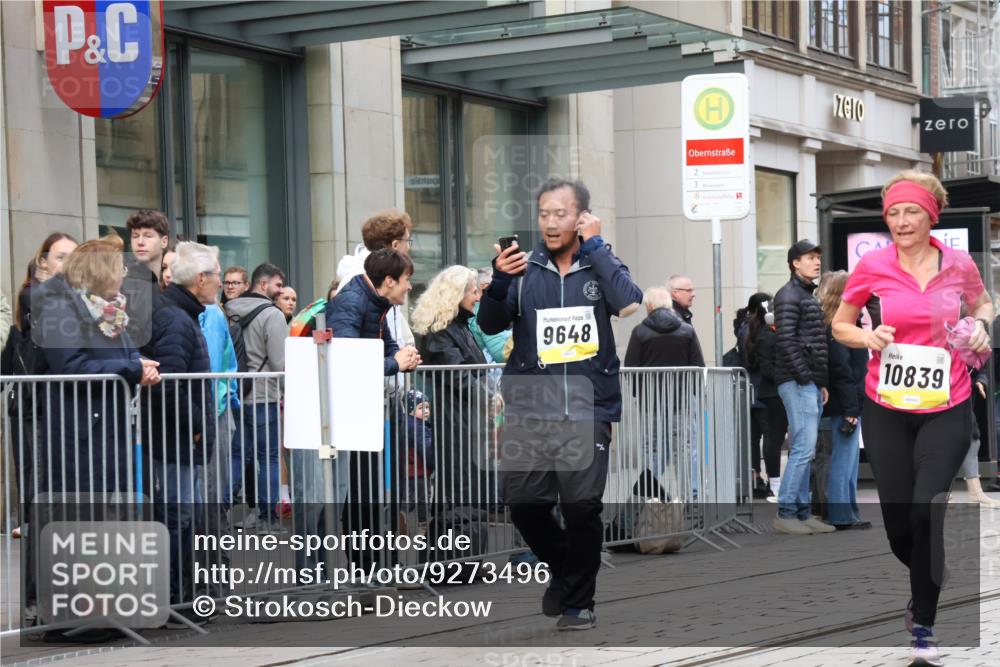 05.10.2025 - 20. swb-Marathon Bremen Strokosch-Dieckow http://msf.ph/oto/9273496 05.10.2025 11:11:33 Ziel 7007, 9420, 9648, 9680, 9726, 9784, 9867, 9999, 10235, 10236, 10499, 10540, 10815, 10839, 10849, 11088, 11172, 11215, 11563, 7007, 9420, 9648, 9680, 9726, 9784, 9867, 9999, 10235, 10236, 10499, 10540, 10815, 10839, 10849, 11088, 11172, 11215, 11563 meine-sportfotos.de