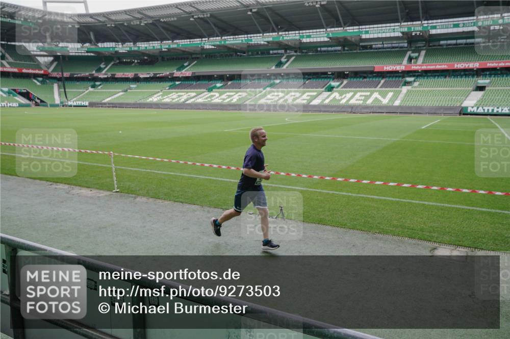 05.10.2025 - 20. swb-Marathon Bremen Michael Burmester http://msf.ph/oto/9273503 05.10.2025 12:48:43 Laufen im Stadion 492, 1195, 1370, 1607, 1625, 1724, 2241, 2643, 2974, 3320, 3324, 3768, 3819, 4353, 5103, 5264, 5599, 5786, 6171, 6251, 6463, 6632, 7735, 7831, 7904, 8244, 8507, 8630, 8687, 8729, 8897, 8923, 8932, 9114, 564, 1526, 1642, 1646, 2360, 2643, 2656, 5918, 6804, 7492, 7900 meine-sportfotos.de