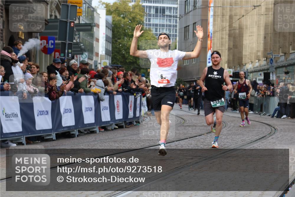 05.10.2025 - 20. swb-Marathon Bremen Strokosch-Dieckow http://msf.ph/oto/9273518 05.10.2025 13:03:30 Ziel 635, 2613, 4786, 5588 meine-sportfotos.de