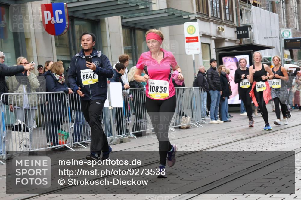 05.10.2025 - 20. swb-Marathon Bremen Strokosch-Dieckow http://msf.ph/oto/9273538 05.10.2025 11:11:34 Ziel 7007, 9420, 9648, 9680, 9726, 9784, 9867, 9999, 10235, 10236, 10499, 10540, 10815, 10839, 10849, 11088, 11172, 11215, 11563, 7007, 9420, 9648, 9680, 9726, 9784, 9867, 9999, 10235, 10236, 10499, 10540, 10815, 10839, 10849, 11088, 11172, 11215, 11563 meine-sportfotos.de