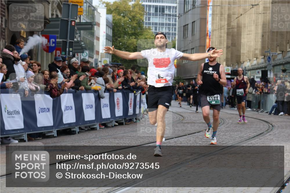 05.10.2025 - 20. swb-Marathon Bremen Strokosch-Dieckow http://msf.ph/oto/9273545 05.10.2025 13:03:30 Ziel 635, 2613, 4786, 5588 meine-sportfotos.de