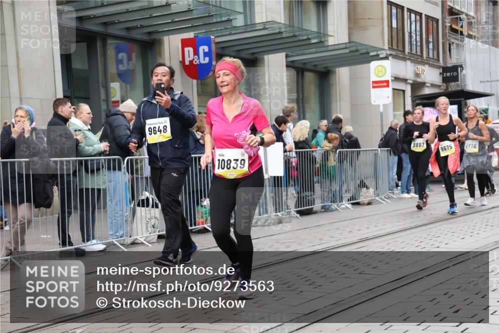 05.10.2025 - 20. swb-Marathon Bremen Strokosch-Dieckow http://msf.ph/oto/9273563 05.10.2025 11:11:35 Ziel 7007, 9420, 9648, 9680, 9726, 9784, 9867, 10235, 10236, 10499, 10540, 10815, 10839, 10849, 11088, 11215, 11563, 7007, 9420, 9648, 9680, 9726, 9784, 9867, 10235, 10236, 10499, 10540, 10815, 10839, 10849, 11088, 11215, 11563 meine-sportfotos.de