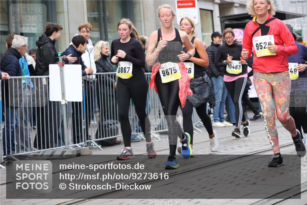 05.10.2025 - 20. swb-Marathon Bremen Strokosch-Dieckow http://msf.ph/oto/9273616 05.10.2025 11:11:37 Ziel 7007, 9420, 9526, 9648, 9675, 9680, 9726, 9784, 9867, 10235, 10236, 10463, 10499, 10540, 10815, 10839, 10849, 11088, 11215, 11563, 7007, 9420, 9526, 9648, 9675, 9680, 9726, 9784, 9867, 10235, 10236, 10463, 10499, 10540, 10815, 10839, 10849, 11088, 11215, 11563 meine-sportfotos.de