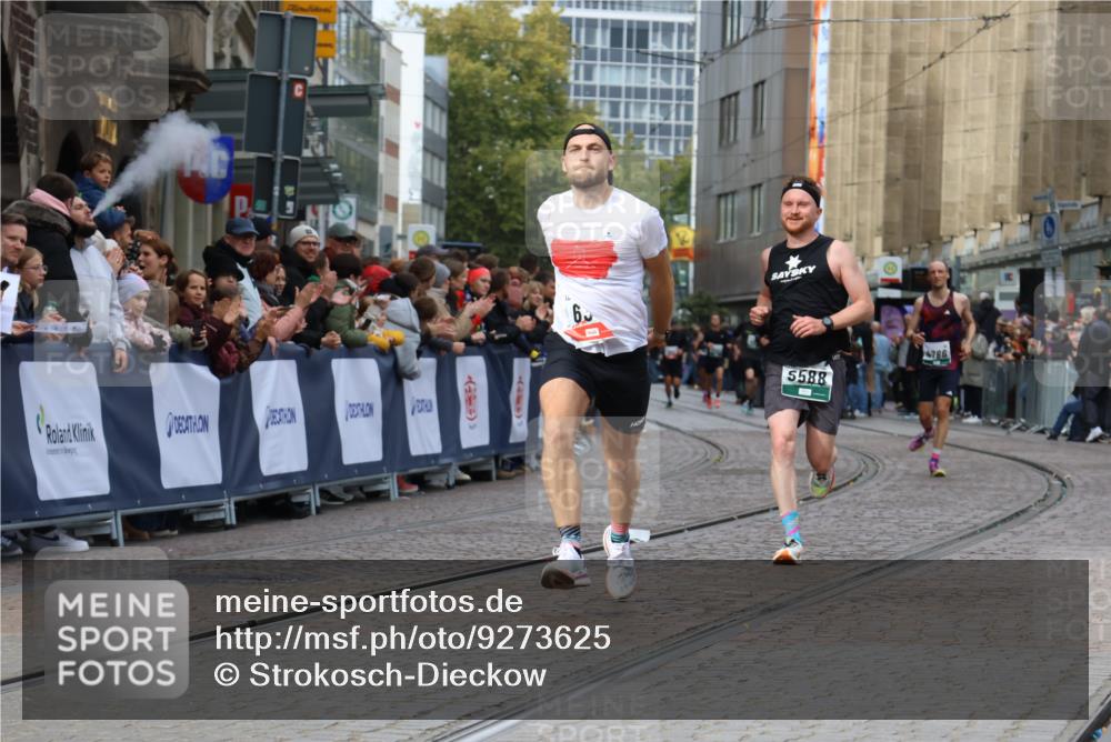 05.10.2025 - 20. swb-Marathon Bremen Strokosch-Dieckow http://msf.ph/oto/9273625 05.10.2025 13:03:30 Ziel 635, 2613, 4786, 5588 meine-sportfotos.de