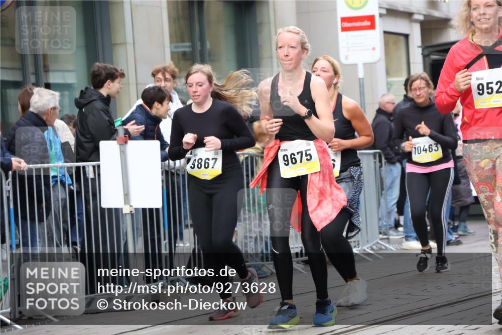 05.10.2025 - 20. swb-Marathon Bremen Strokosch-Dieckow http://msf.ph/oto/9273628 05.10.2025 11:11:37 Ziel 7007, 9420, 9526, 9648, 9675, 9680, 9726, 9784, 9867, 10235, 10236, 10463, 10499, 10540, 10815, 10839, 10849, 11088, 11215, 11563, 7007, 9420, 9526, 9648, 9675, 9680, 9726, 9784, 9867, 10235, 10236, 10463, 10499, 10540, 10815, 10839, 10849, 11088, 11215, 11563 meine-sportfotos.de