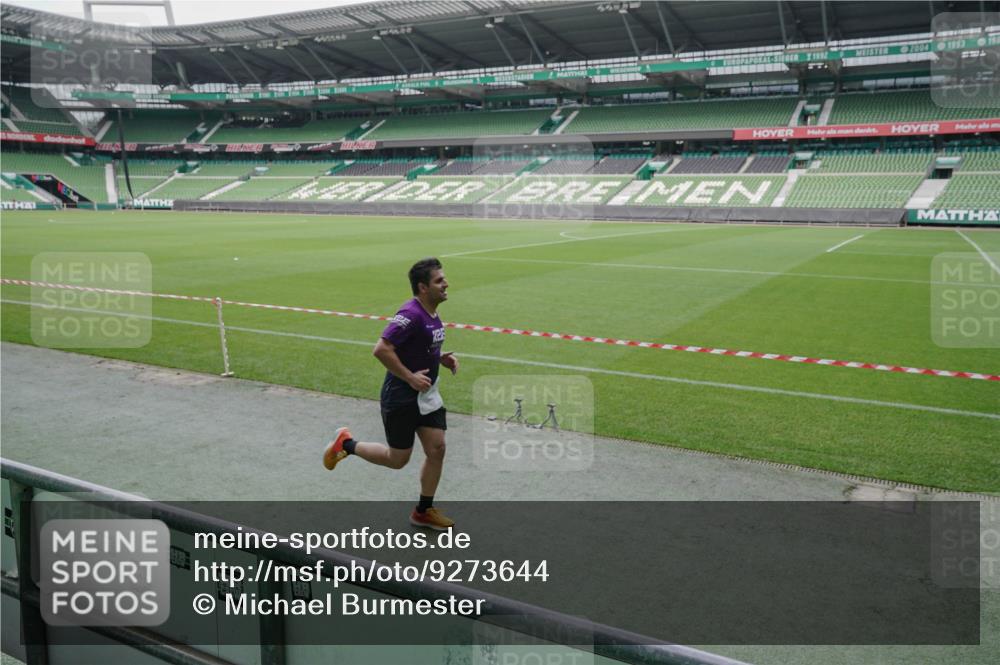 05.10.2025 - 20. swb-Marathon Bremen Michael Burmester http://msf.ph/oto/9273644 05.10.2025 12:49:02 Laufen im Stadion 492, 1195, 1257, 1625, 1654, 1724, 1727, 2119, 2594, 2974, 2988, 2990, 3124, 3320, 3324, 3819, 4385, 5103, 5599, 5786, 6171, 6251, 6463, 6619, 6632, 6877, 7904, 8216, 8244, 8507, 8630, 8687, 8897, 8923, 8932, 9114, 1370, 1607, 2241, 2643, 3768, 4353, 5264, 5918, 7735, 7831, 8729, 8932 meine-sportfotos.de