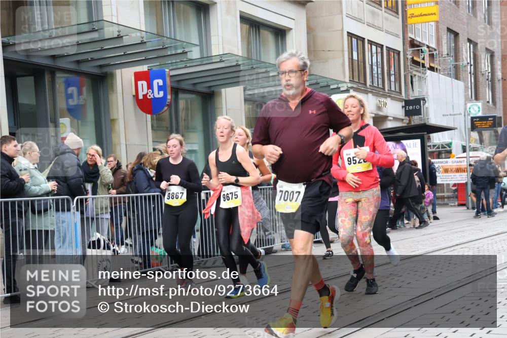 05.10.2025 - 20. swb-Marathon Bremen Strokosch-Dieckow http://msf.ph/oto/9273664 05.10.2025 11:11:38 Ziel 7007, 9420, 9526, 9648, 9675, 9680, 9726, 9784, 9867, 10463, 10499, 10540, 10815, 10839, 10849, 11088, 11215, 11563, 7007, 9420, 9526, 9648, 9675, 9680, 9726, 9784, 9867, 10463, 10499, 10540, 10815, 10839, 10849, 11088, 11215, 11563 meine-sportfotos.de