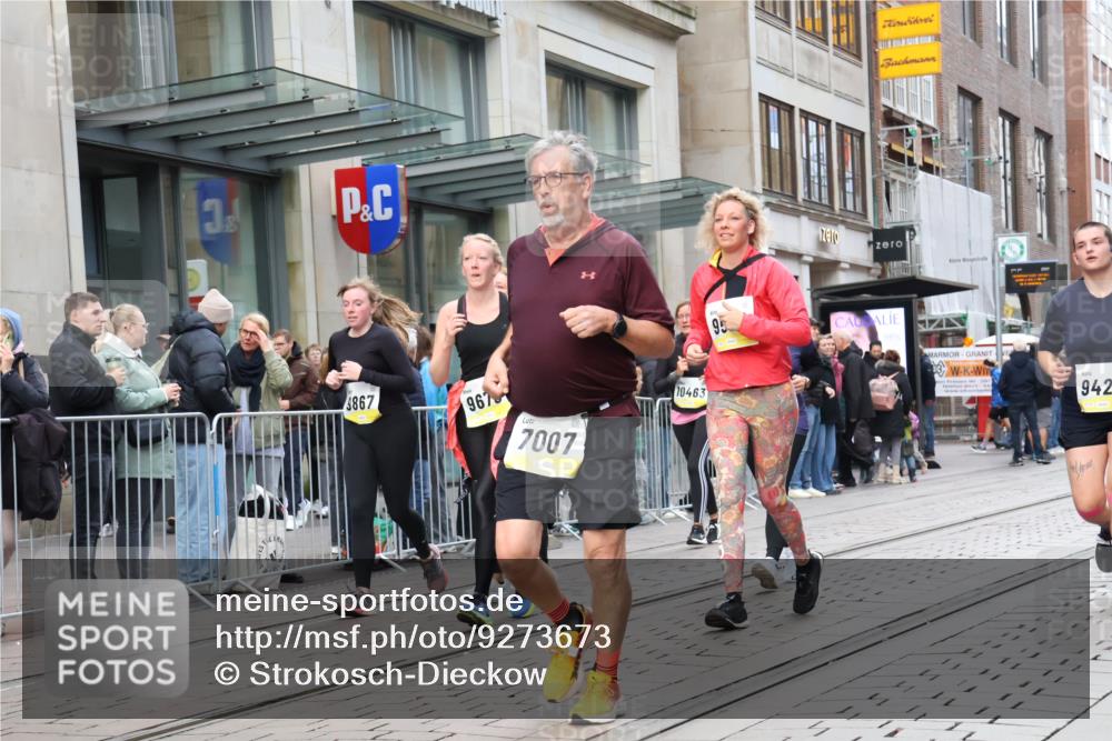 05.10.2025 - 20. swb-Marathon Bremen Strokosch-Dieckow http://msf.ph/oto/9273673 05.10.2025 11:11:38 Ziel 7007, 9420, 9526, 9648, 9675, 9680, 9726, 9784, 9867, 10463, 10499, 10540, 10815, 10839, 10849, 11088, 11215, 11563, 7007, 9420, 9526, 9648, 9675, 9680, 9726, 9784, 9867, 10463, 10499, 10540, 10815, 10839, 10849, 11088, 11215, 11563 meine-sportfotos.de