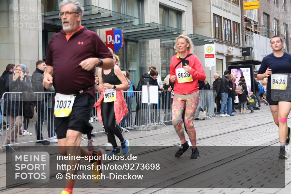 05.10.2025 - 20. swb-Marathon Bremen Strokosch-Dieckow http://msf.ph/oto/9273698 05.10.2025 11:11:39 Ziel 7007, 9420, 9526, 9648, 9675, 9726, 9784, 9867, 10463, 10499, 10540, 10815, 10839, 10849, 11088, 11215, 11563, 7007, 9420, 9526, 9648, 9675, 9726, 9784, 9867, 10463, 10499, 10540, 10815, 10839, 10849, 11088, 11215, 11563 meine-sportfotos.de