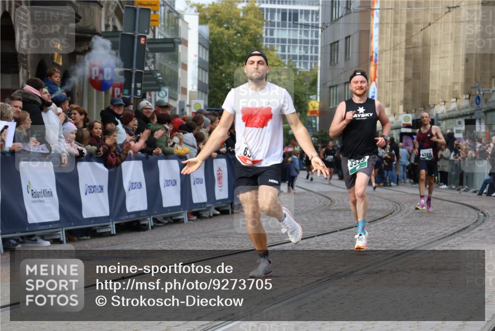 05.10.2025 - 20. swb-Marathon Bremen Strokosch-Dieckow http://msf.ph/oto/9273705 05.10.2025 13:03:30 Ziel 635, 2613, 4786, 5588 meine-sportfotos.de