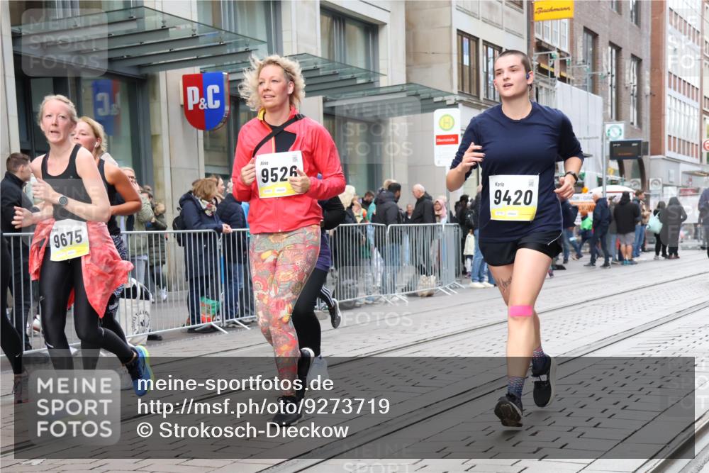 05.10.2025 - 20. swb-Marathon Bremen Strokosch-Dieckow http://msf.ph/oto/9273719 05.10.2025 11:11:40 Ziel 7007, 9420, 9526, 9648, 9675, 9726, 9784, 9867, 10463, 10499, 10540, 10815, 10839, 10849, 11088, 11215, 11563, 7007, 9420, 9526, 9648, 9675, 9726, 9784, 9867, 10463, 10499, 10540, 10815, 10839, 10849, 11088, 11215, 11563 meine-sportfotos.de