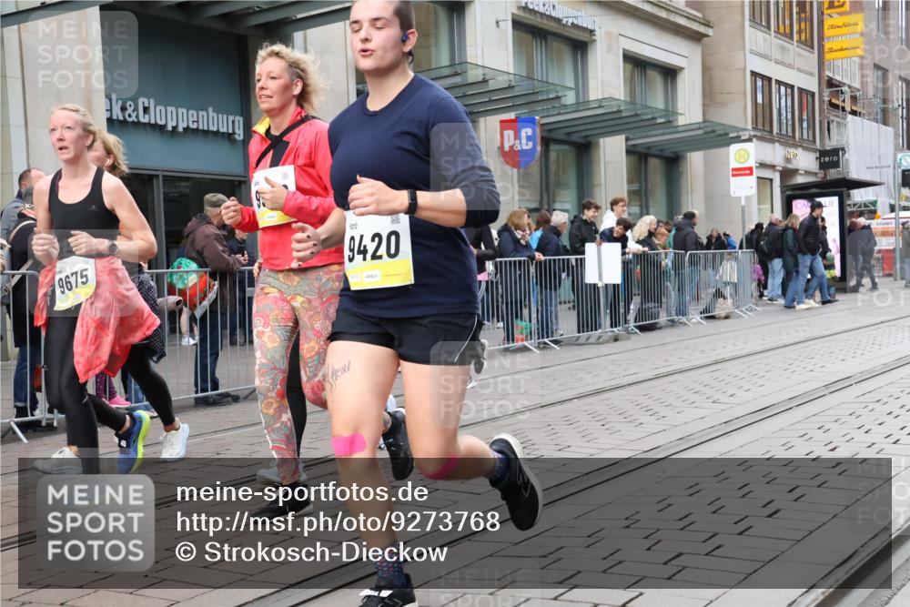05.10.2025 - 20. swb-Marathon Bremen Strokosch-Dieckow http://msf.ph/oto/9273768 05.10.2025 11:11:41 Ziel 7007, 9420, 9526, 9648, 9675, 9726, 9784, 9867, 9911, 10463, 10499, 10540, 10815, 10839, 10849, 11088, 11215, 11563, 7007, 9420, 9526, 9648, 9675, 9726, 9784, 9867, 9911, 10463, 10499, 10540, 10815, 10839, 10849, 11088, 11215, 11563 meine-sportfotos.de