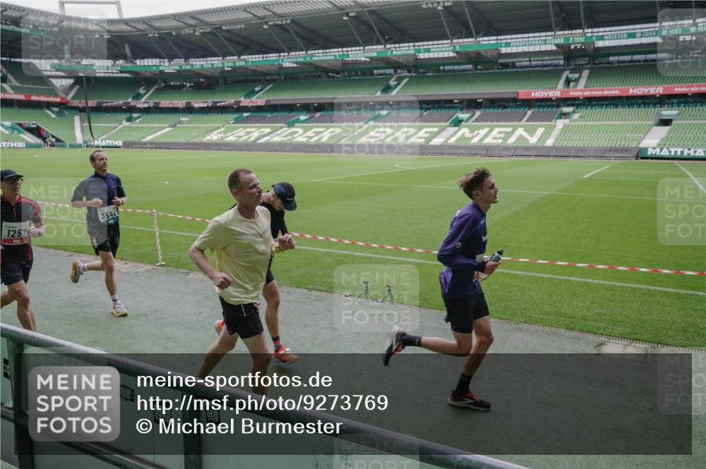 05.10.2025 - 20. swb-Marathon Bremen Michael Burmester http://msf.ph/oto/9273769 05.10.2025 12:49:18 Laufen im Stadion 150, 187, 270, 1195, 1257, 1535, 1609, 1625, 1654, 1727, 1876, 1904, 2044, 2119, 2356, 2594, 2988, 2990, 3124, 3544, 3738, 3960, 4385, 5599, 6171, 6431, 6463, 6619, 6632, 6877, 7647, 7904, 7987, 8216, 8507, 8630, 8687, 9114, 492, 1724, 2974, 3320, 3324, 3819, 4353, 5103, 5786, 6251, 8244, 8897, 8923, 8932 meine-sportfotos.de