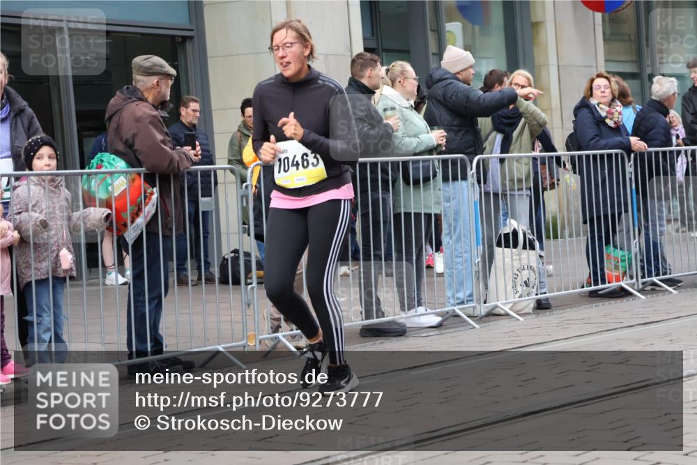 05.10.2025 - 20. swb-Marathon Bremen Strokosch-Dieckow http://msf.ph/oto/9273777 05.10.2025 11:11:42 Ziel 7007, 9420, 9526, 9648, 9675, 9726, 9784, 9867, 9911, 10463, 10499, 10815, 10839, 10849, 11215, 11563, 7007, 9420, 9526, 9648, 9675, 9726, 9784, 9867, 9911, 10463, 10499, 10815, 10839, 10849, 11215, 11563 meine-sportfotos.de