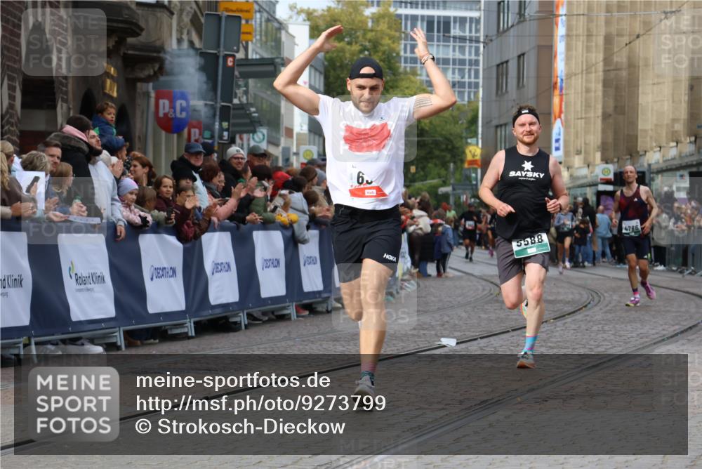 05.10.2025 - 20. swb-Marathon Bremen Strokosch-Dieckow http://msf.ph/oto/9273799 05.10.2025 13:03:30 Ziel 635, 2613, 4786, 5588 meine-sportfotos.de
