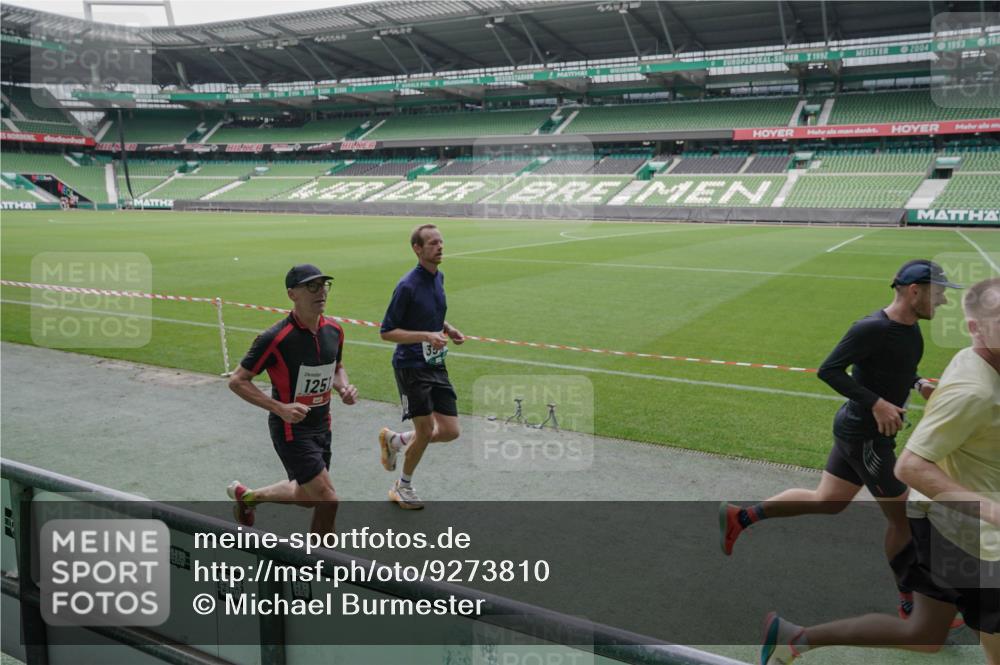05.10.2025 - 20. swb-Marathon Bremen Michael Burmester http://msf.ph/oto/9273810 05.10.2025 12:49:19 Laufen im Stadion 150, 187, 270, 424, 1195, 1257, 1535, 1609, 1625, 1654, 1727, 1876, 1904, 2044, 2119, 2356, 2594, 2988, 2990, 3124, 3544, 3738, 3960, 4385, 5599, 6171, 6431, 6463, 6619, 6632, 6877, 7647, 7904, 7987, 8216, 8507, 8630, 8687, 9114, 492, 1724, 2974, 3320, 3324, 3819, 4353, 5103, 5786, 6251, 8244, 8897, 8923, 8932 meine-sportfotos.de