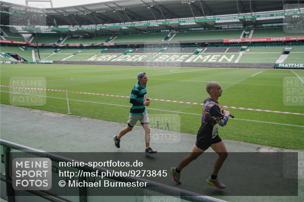05.10.2025 - 20. swb-Marathon Bremen Michael Burmester http://msf.ph/oto/9273845 05.10.2025 12:49:22 Laufen im Stadion 150, 187, 270, 424, 1195, 1257, 1535, 1609, 1625, 1654, 1727, 1876, 1904, 2044, 2119, 2356, 2594, 2988, 2990, 3124, 3544, 3738, 3960, 4385, 4438, 5599, 6171, 6431, 6463, 6619, 6805, 6877, 7647, 7904, 7987, 8216, 8507, 8630, 8687, 9114, 492, 1724, 2974, 3320, 3324, 3819, 5103, 5786, 6251, 6632, 8244, 8897, 8923, 8932 meine-sportfotos.de