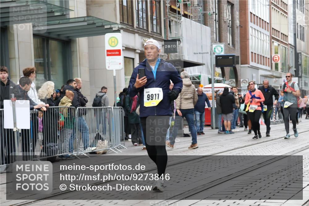 05.10.2025 - 20. swb-Marathon Bremen Strokosch-Dieckow http://msf.ph/oto/9273846 05.10.2025 11:11:45 Ziel 7007, 9420, 9526, 9675, 9726, 9867, 9911, 10463, 10499, 10815, 10839, 10849, 11215, 11563, 7007, 9420, 9526, 9675, 9726, 9867, 9911, 10463, 10499, 10815, 10839, 10849, 11215, 11563 meine-sportfotos.de