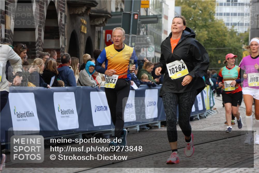 05.10.2025 - 20. swb-Marathon Bremen Strokosch-Dieckow http://msf.ph/oto/9273848 05.10.2025 11:11:32 Ziel 9453, 10058, 10264, 10320, 10333, 11030, 11191 meine-sportfotos.de