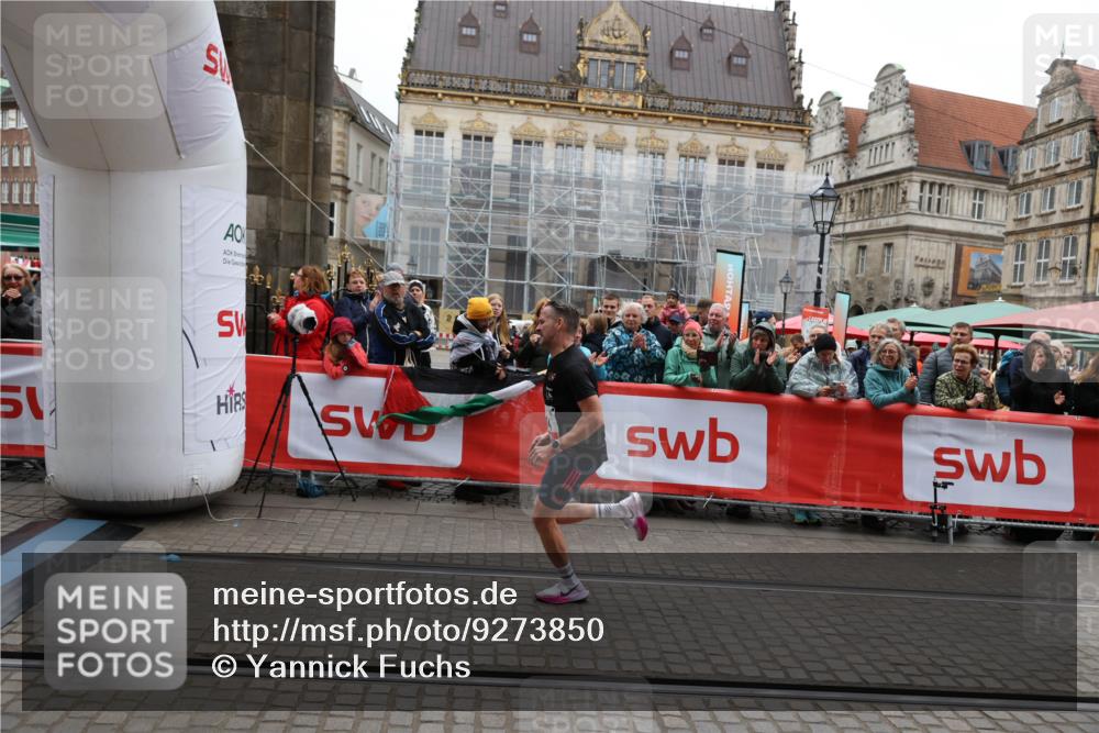 05.10.2025 - 20. swb-Marathon Bremen Yannick Fuchs http://msf.ph/oto/9273850 05.10.2025 12:25:25 Ziel 784 meine-sportfotos.de
