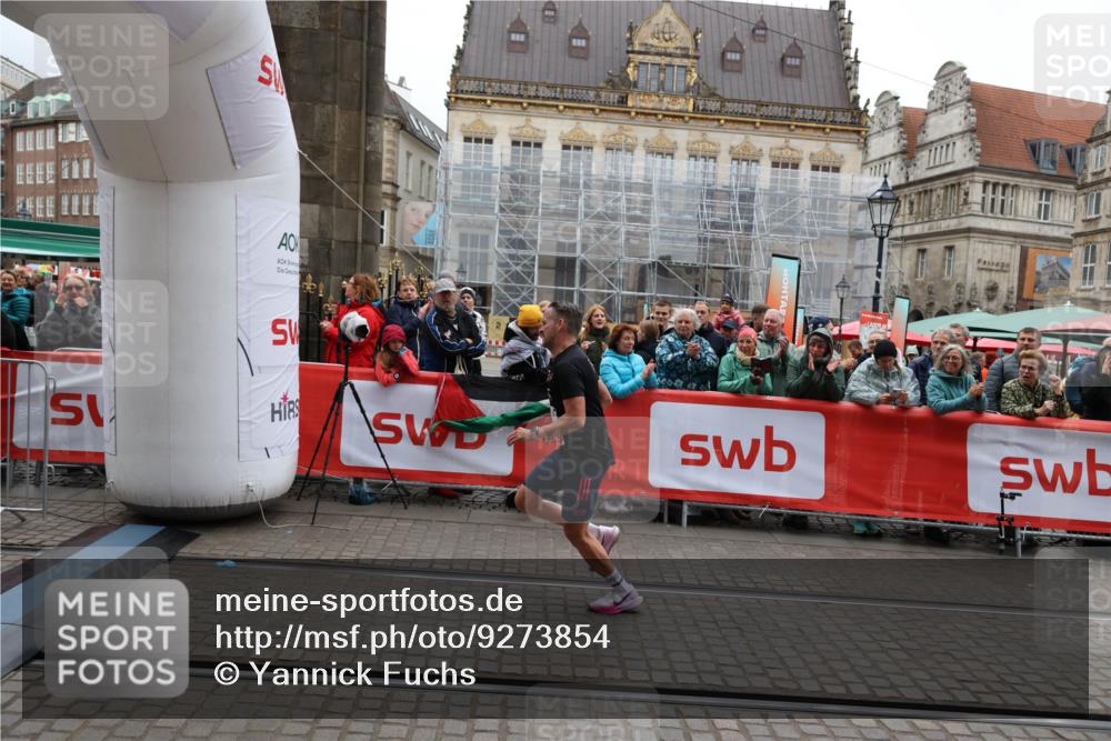 05.10.2025 - 20. swb-Marathon Bremen Yannick Fuchs http://msf.ph/oto/9273854 05.10.2025 12:25:25 Ziel 784 meine-sportfotos.de