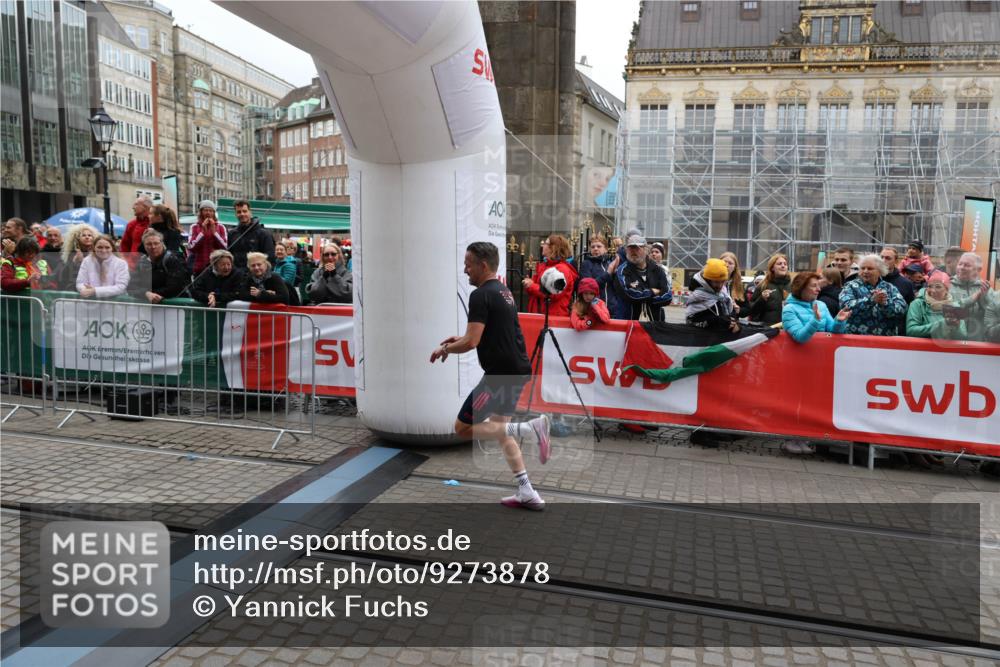 05.10.2025 - 20. swb-Marathon Bremen Yannick Fuchs http://msf.ph/oto/9273878 05.10.2025 12:25:25 Ziel 784 meine-sportfotos.de