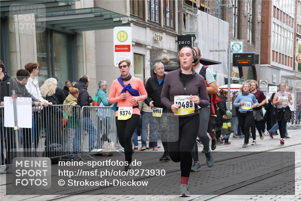 05.10.2025 - 20. swb-Marathon Bremen Strokosch-Dieckow http://msf.ph/oto/9273930 05.10.2025 11:11:50 Ziel 7007, 9373, 9374, 9420, 9526, 9675, 9726, 9867, 9911, 10463, 10499, 10622, 10815, 10839, 10849, 10899, 11085, 11215, 11535, 7007, 9373, 9374, 9420, 9526, 9675, 9726, 9867, 9911, 10463, 10499, 10622, 10815, 10839, 10849, 10899, 11085, 11215, 11535 meine-sportfotos.de