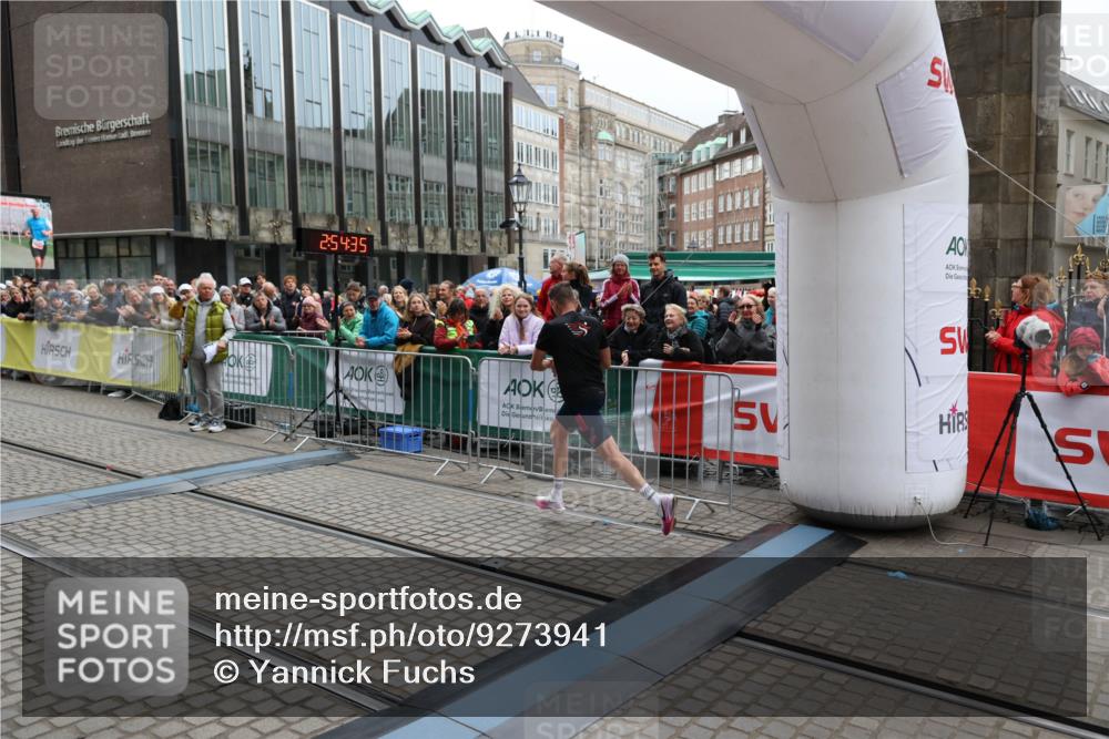 05.10.2025 - 20. swb-Marathon Bremen Yannick Fuchs http://msf.ph/oto/9273941 05.10.2025 12:25:25 Ziel 784 meine-sportfotos.de