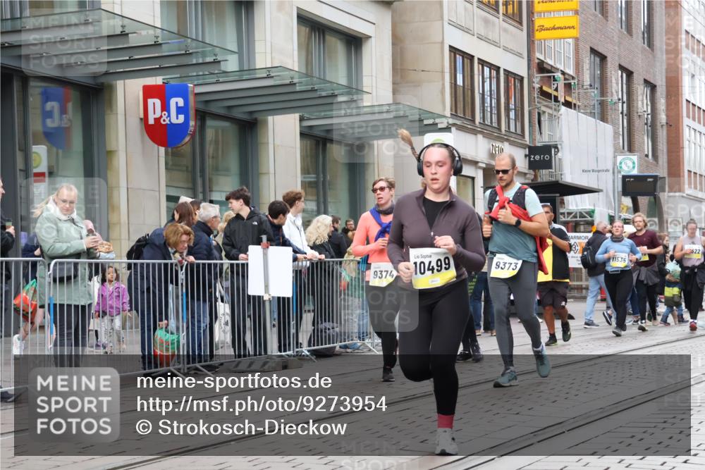 05.10.2025 - 20. swb-Marathon Bremen Strokosch-Dieckow http://msf.ph/oto/9273954 05.10.2025 11:11:51 Ziel 9373, 9374, 9420, 9526, 9675, 9726, 9867, 9911, 10463, 10499, 10622, 10815, 10849, 10899, 11085, 11535, 9373, 9374, 9420, 9526, 9675, 9726, 9867, 9911, 10463, 10499, 10622, 10815, 10849, 10899, 11085, 11535 meine-sportfotos.de