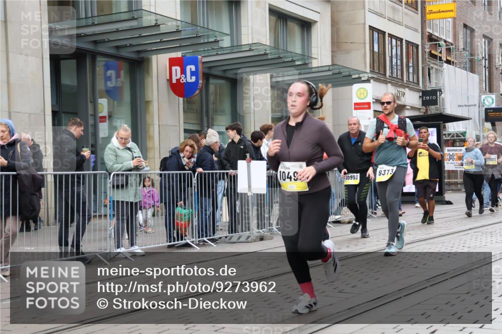 05.10.2025 - 20. swb-Marathon Bremen Strokosch-Dieckow http://msf.ph/oto/9273962 05.10.2025 11:11:51 Ziel 9373, 9374, 9420, 9526, 9675, 9726, 9867, 9911, 10463, 10499, 10622, 10815, 10849, 10899, 11085, 11535, 9373, 9374, 9420, 9526, 9675, 9726, 9867, 9911, 10463, 10499, 10622, 10815, 10849, 10899, 11085, 11535 meine-sportfotos.de